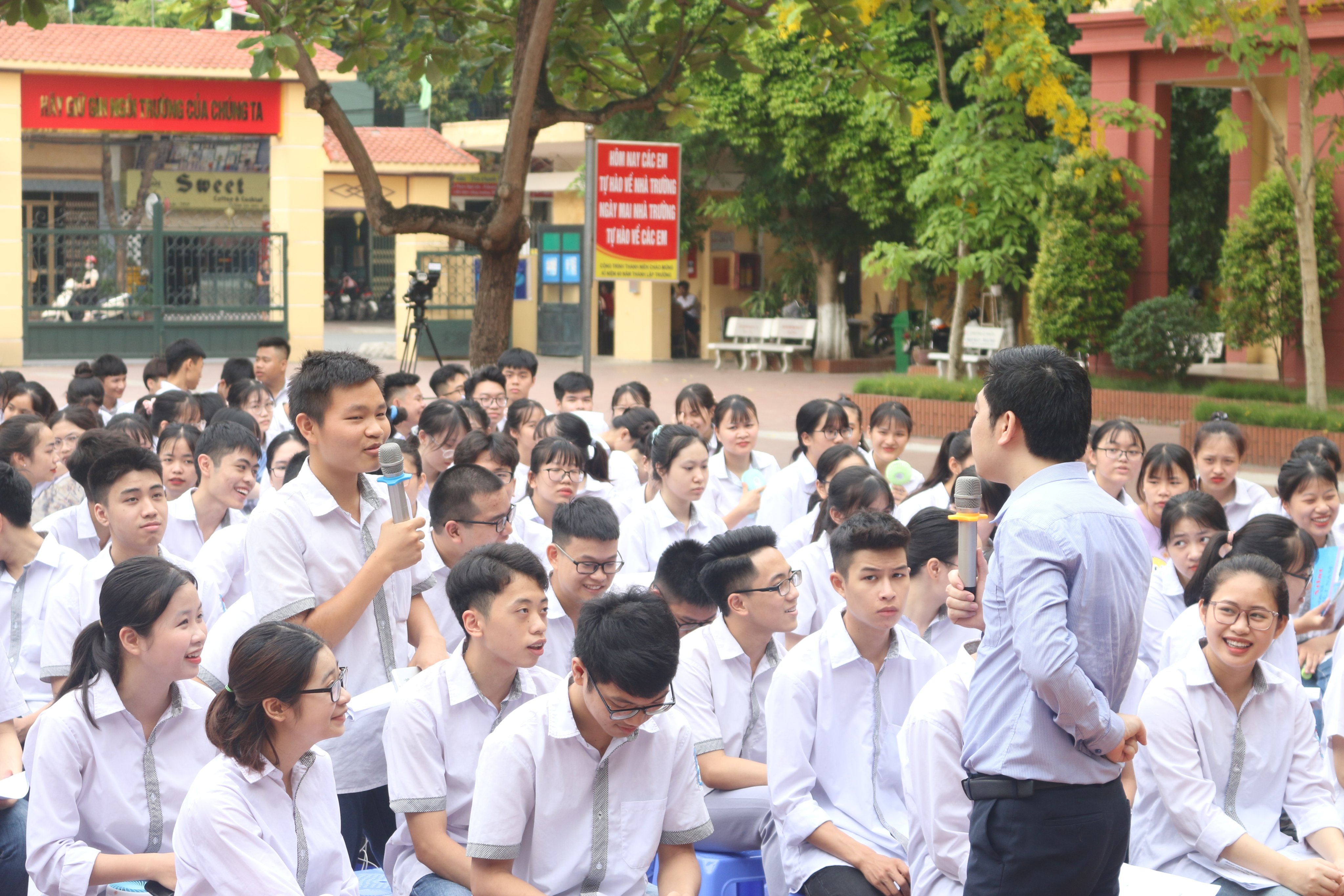 Hướng nghiệp toàn diện tại sân trường cho HS THPT